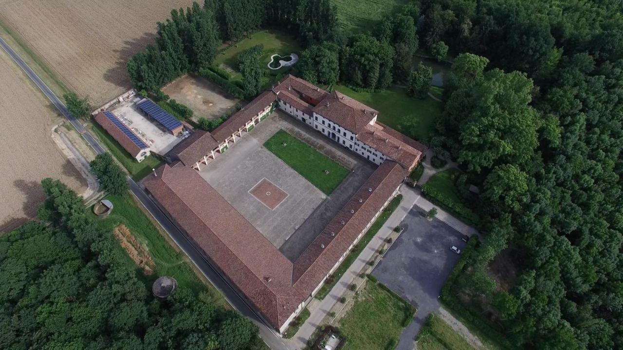 Agriturismo Cascina Farisengo Stagno Lombardo Luaran gambar